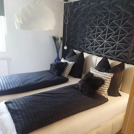 Gluecksschmiede Black & White Апартаменты