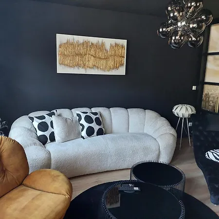 Gluecksschmiede Black & White Апартаменты