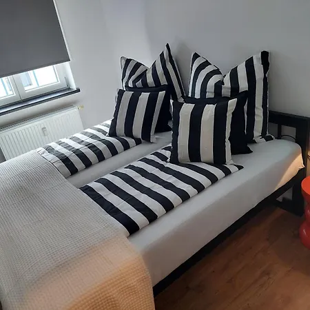Апартаменты Gluecksschmiede Black & White *